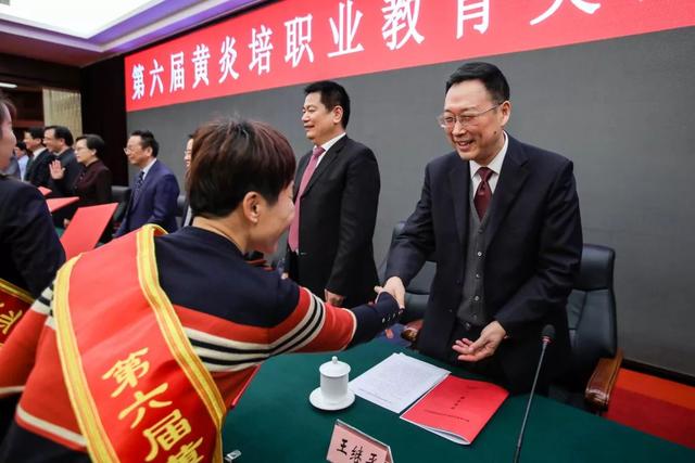 黃炎培職業(yè)教育獎(jiǎng)揭曉，向獲獎(jiǎng)?wù)咦ＹR！
