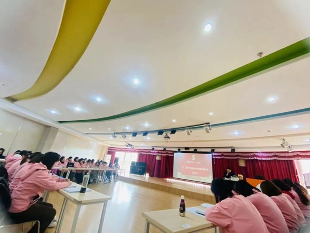 德外幼兒園召開“深化作風(fēng)紀律建設(shè)暨干部大走訪、教師大家訪”專項工作部署會暨民主生活會_副本.jpg