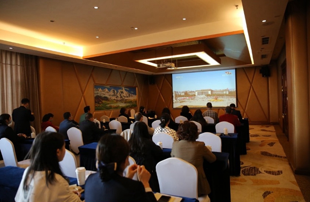 1666667729955450.jpg 蜀徽大酒店組織全體黨員和入黨積極分子認真收看二十大開幕會盛況.jpg