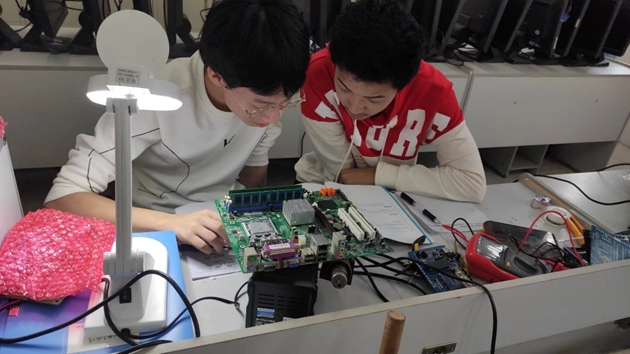 計算機數(shù)據(jù)恢復(fù)組學生訓練_副本.png