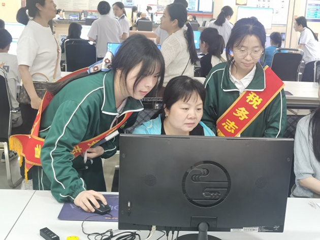 中江職中財經(jīng)商貿(mào)系學(xué)生參與稅務(wù)局稅收科普活動，助力稅法知識普及1.jpg